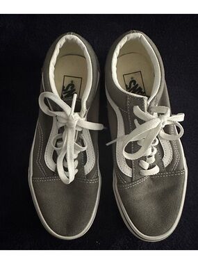 Vans Old Skool Skate Shoe - Pewter Gray
Unisex
